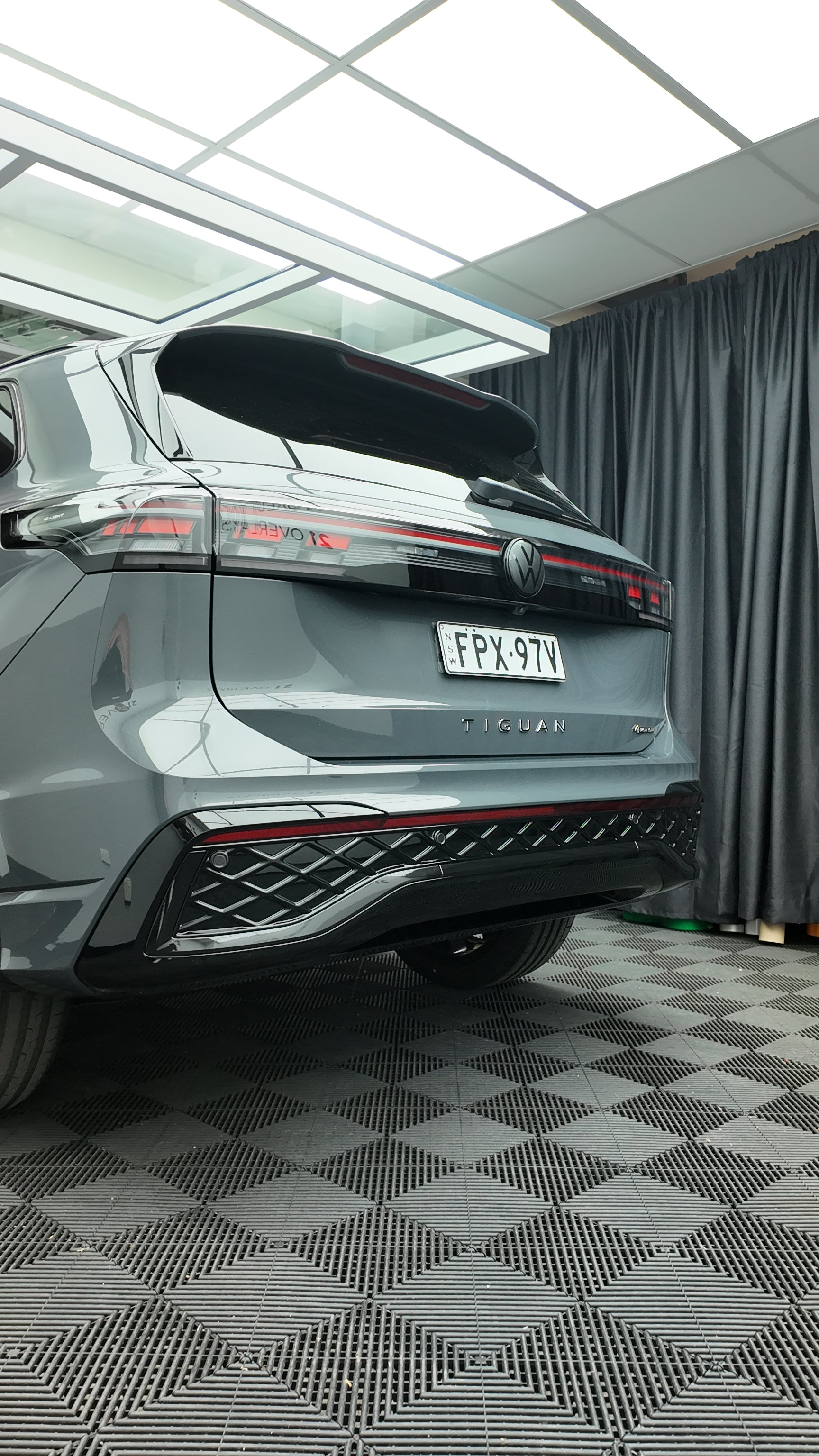 Volkswagen Tiguan Rear Reflector Overlay