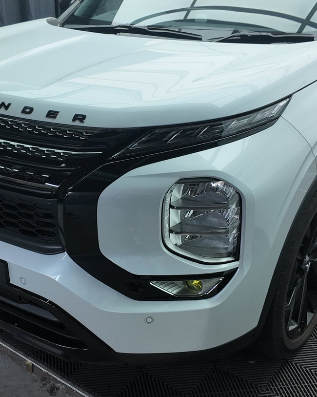 Mitsubishi Outlander Left & Right Front Chrome Delete