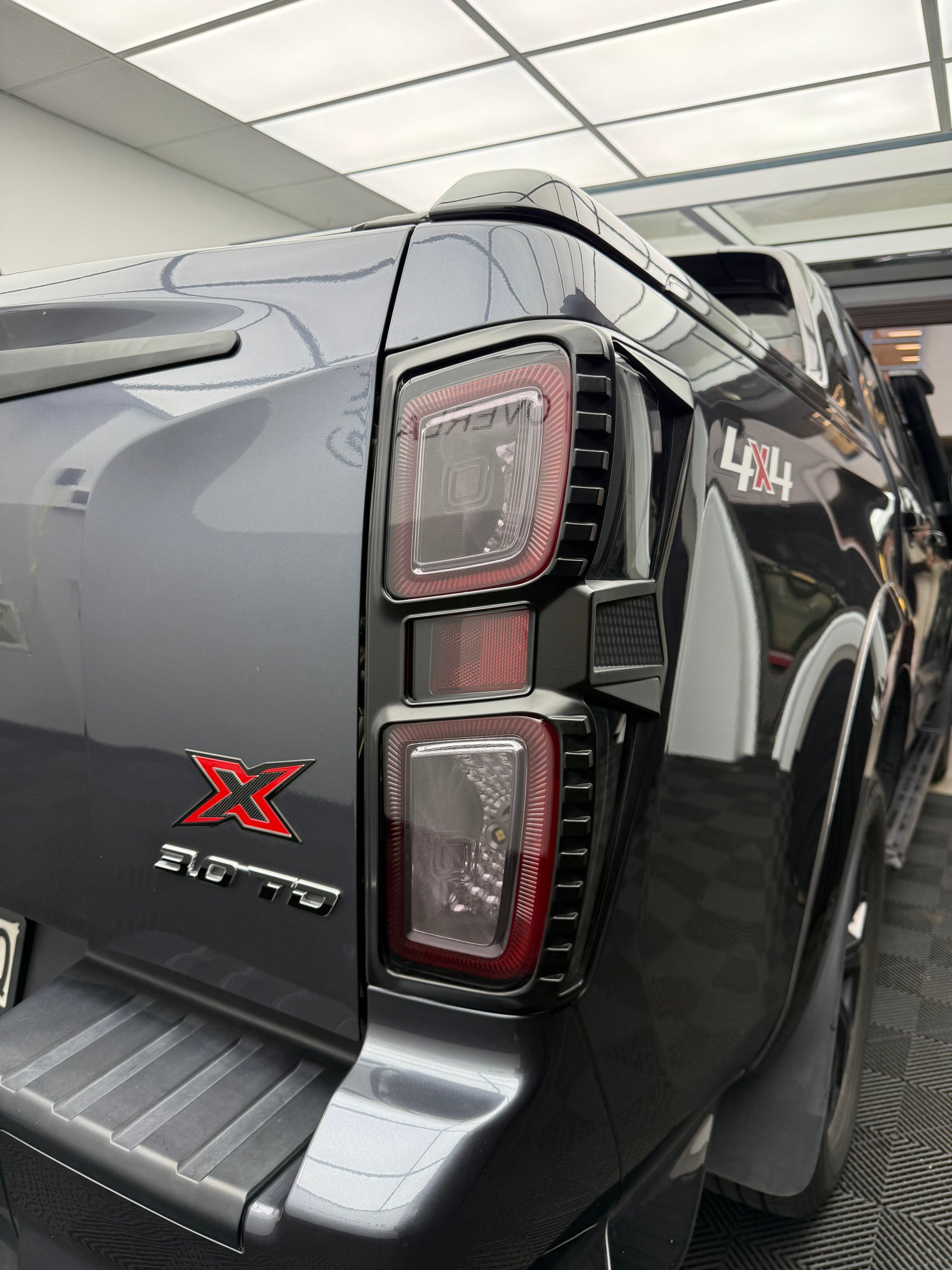 Isuzu D-MAX Partial Tail Light Overlay