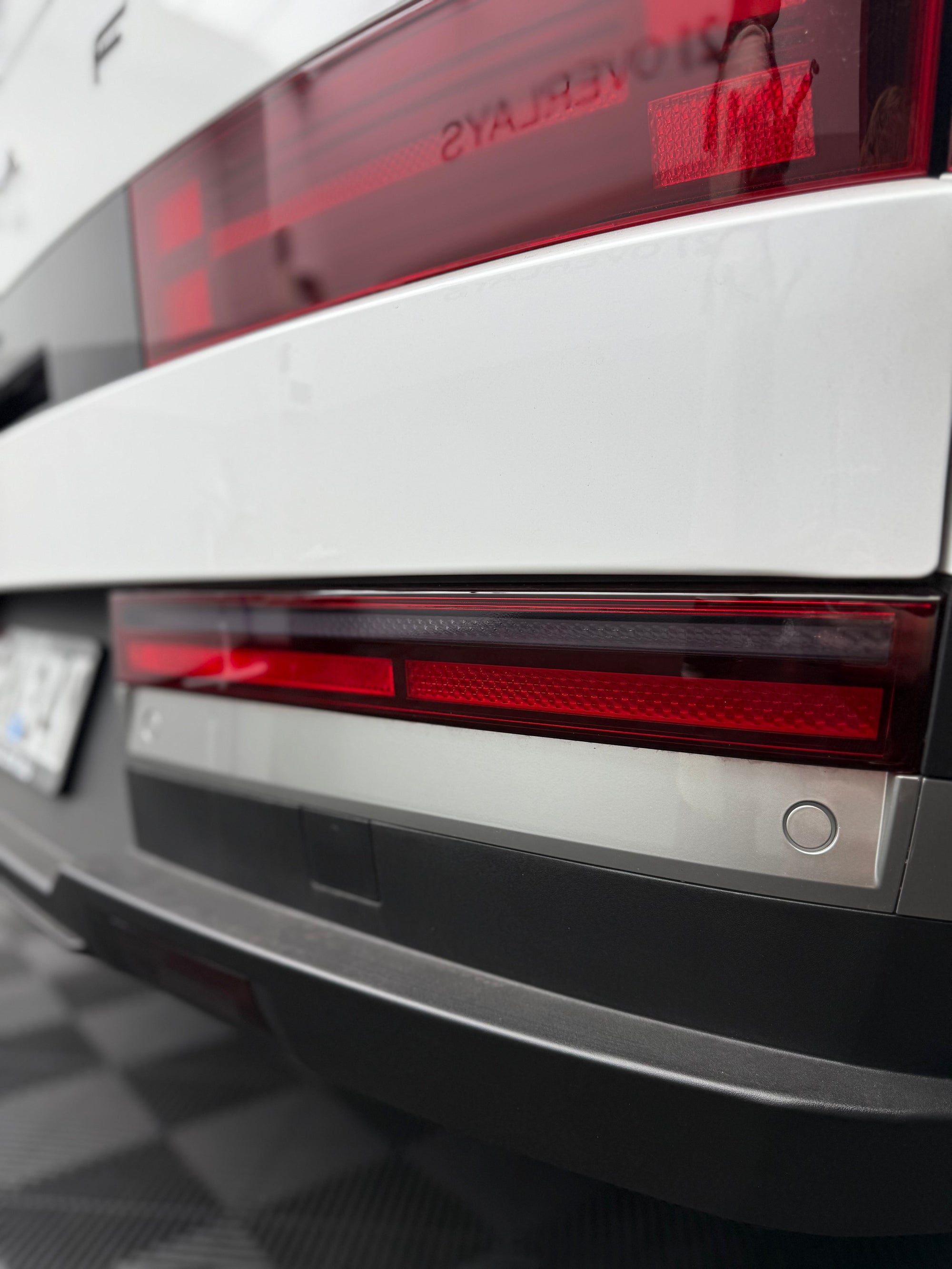 Hyundai Santafe Partial Taillight Overlay