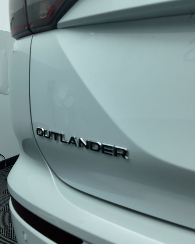 Mitsubishi Outlander "OUTLANDER" Lettering Overlay