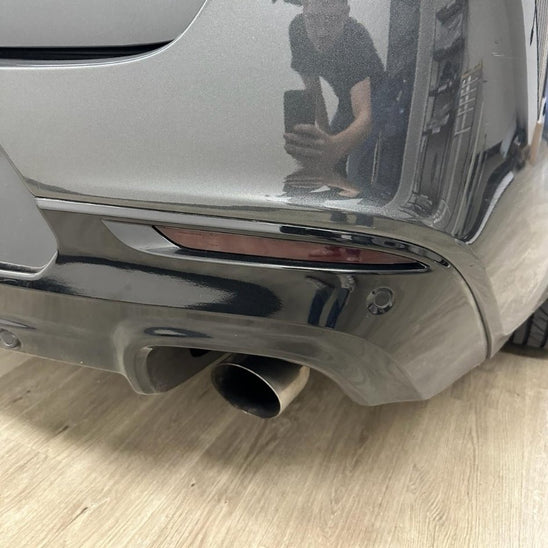 Holden Commodore VF Rear Reflector Overlay
