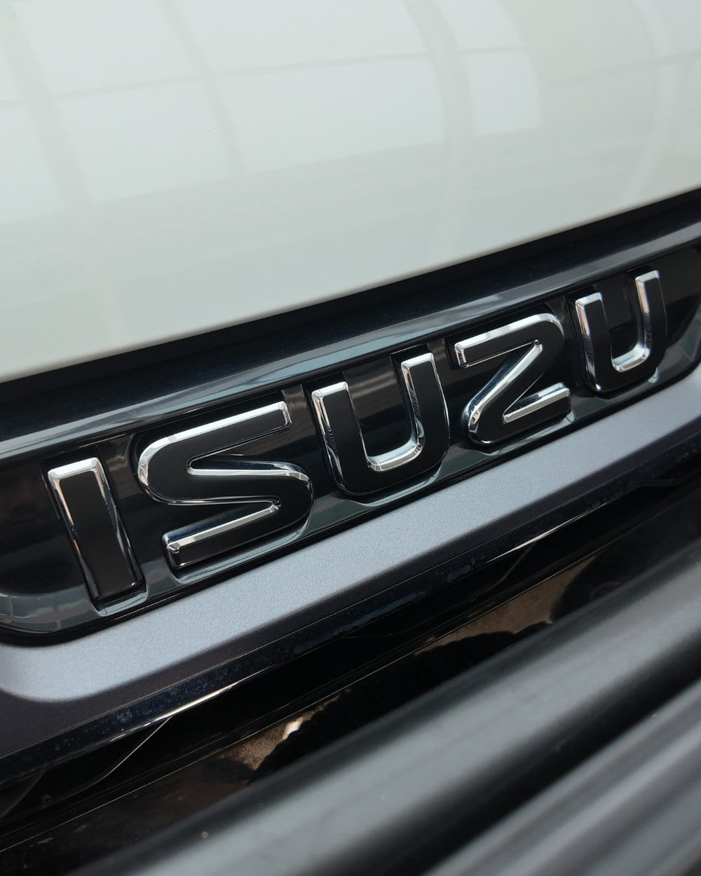 Isuzu Pre-Facelift MU-X Front & Rear Badge Overlay 2021-2024