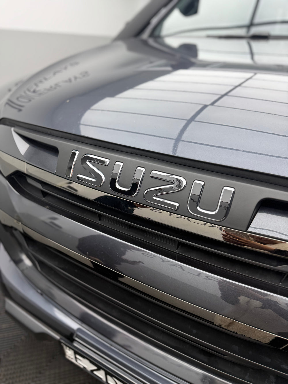Isuzu D-MAX Front and Steering Wheel Badge Overlay 2021-2023