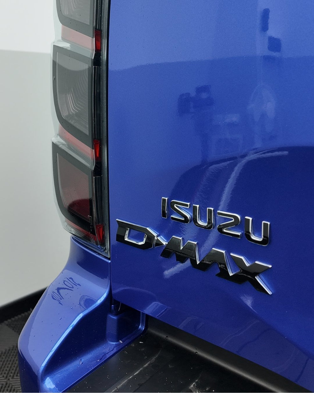 Isuzu D-MAX Rear "Isuzu & D-MAX" Lettering Overlay 2024+
