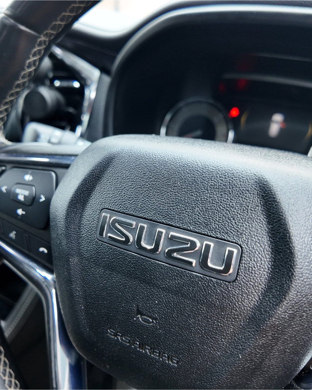 Isuzu Pre-Facelift MU-X Steering Wheel Overlay 2021-2024