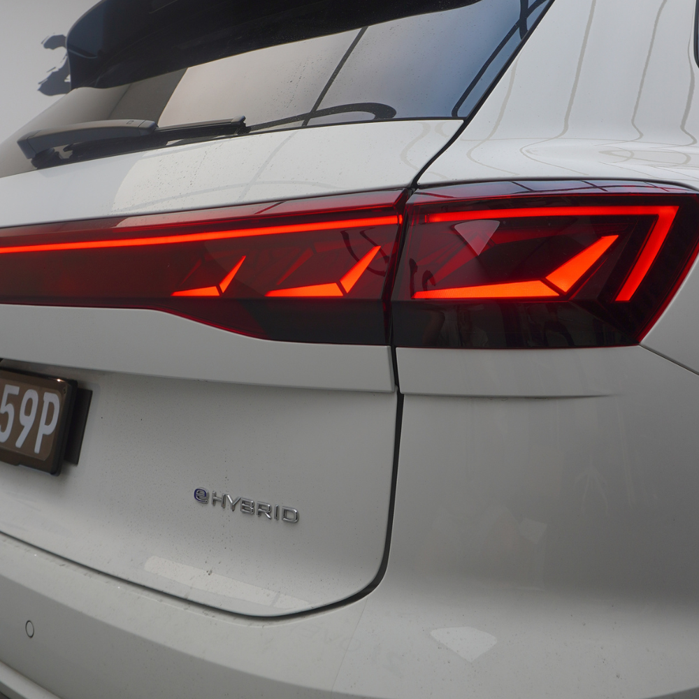 Volkswagen Touareg Partial Tail Light Overlay 2024+